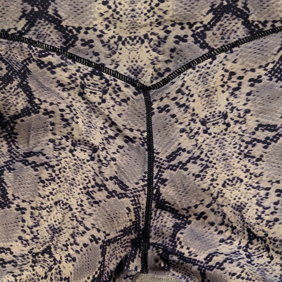 NM Sport Nicole Miller Designer Line High Rise Legging in Python Snake Print - Picture 5 of 5